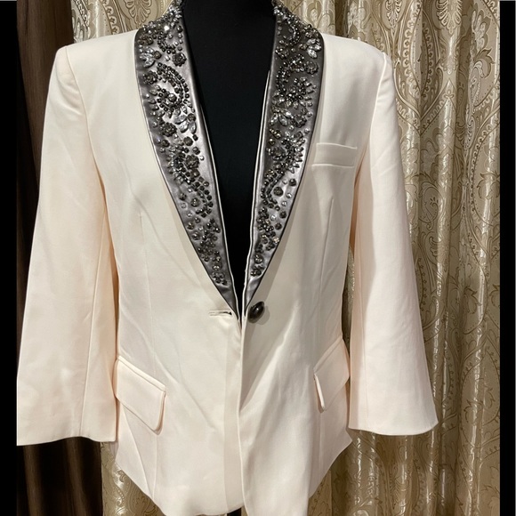 White fancy blazer - Picture 6 of 16